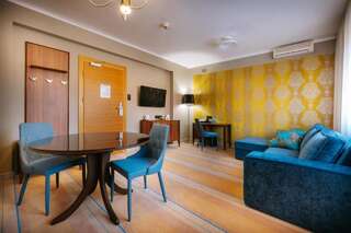 Отель Best Western Hotel Cristal Белосток Люкс с кроватью размера "queen-size" и диваном-кроватью-3